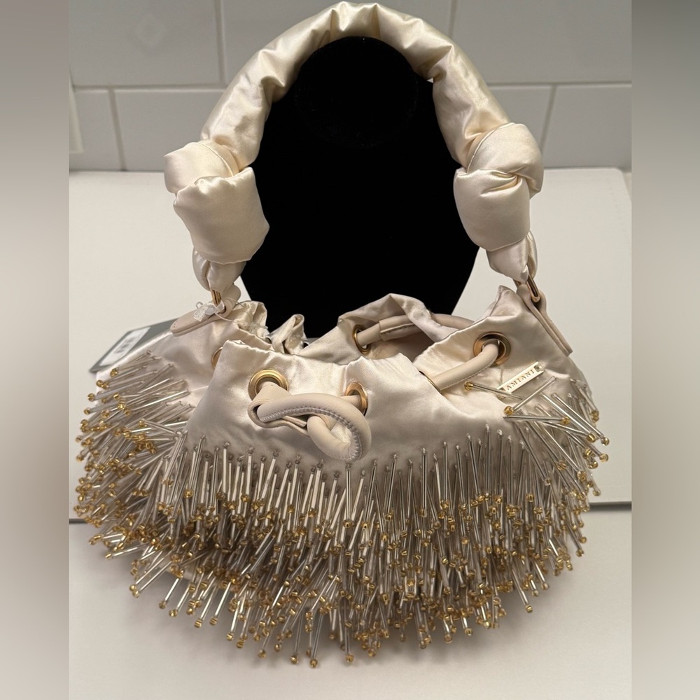 🌟2 X HOST PICK🌟NWT AMIANI Cream and Gold Fringe Shoulder Bag